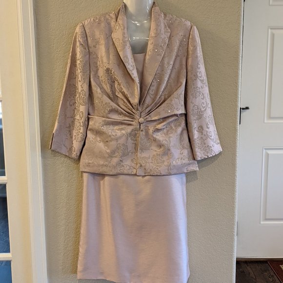 Beautiful Classic Mother of the Bride Dress - Picture 2 of 14